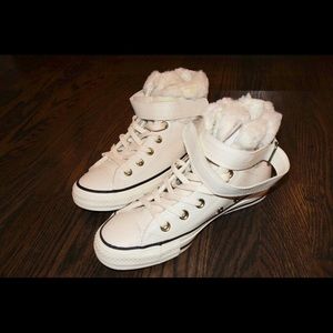 New converse w/ fur